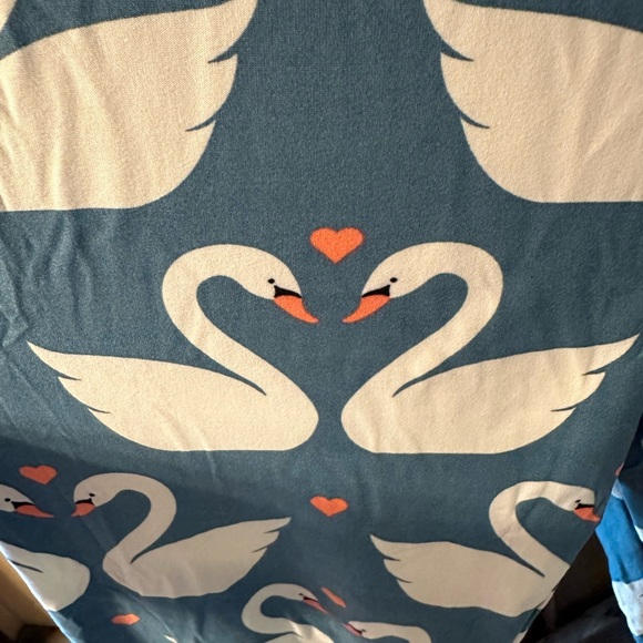 LulaRoe swan and heart leggings - Picture 4 of 5
